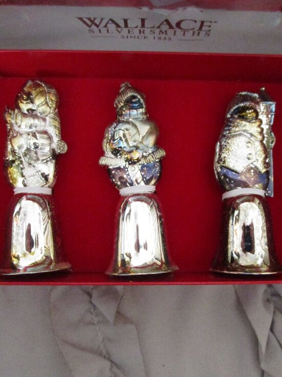 Wallace Silversmiths Other - vintage NIB silver plated bell set